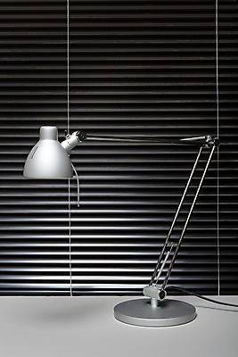 포토 JPG 스튜디오촬영 백그라운드 탁자 조명 실내 사람없음 사무용품 스탠드 블라인드 오브젝트 국내포토 가구 문구용품 내부 커튼 파일형식