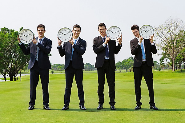 포토 JPG 주간 전신 서양인 외국인 나무 백인 해외기획촬영 남자 시계 비즈니스 모션 골프장 2014년태국 서기 미소 들기 사람 정장 잔디 여러명 성인 야외 앞모습 30대 비즈니스맨 남자만 성인남자만 장년만 장년남자만 성인만 국내포토 자연요소 식물 옷 뷰포인트 다수 골프 스포츠시설 표정 인종 장년 직장인 파일형식