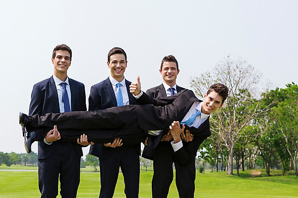 포토 JPG 주간 전신 서양인 외국인 백인 해외기획촬영 남자 비즈니스 모션 골프장 2014년태국 서기 미소 들기 사람 정장 손짓 잔디 여러명 성인 야외 앞모습 30대 눕기 최고 비즈니스맨 남자만 성인남자만 장년만 장년남자만 성인만 국내포토 자연요소 식물 옷 뷰포인트 다수 골프 스포츠시설 표정 인종 장년 직장인 파일형식