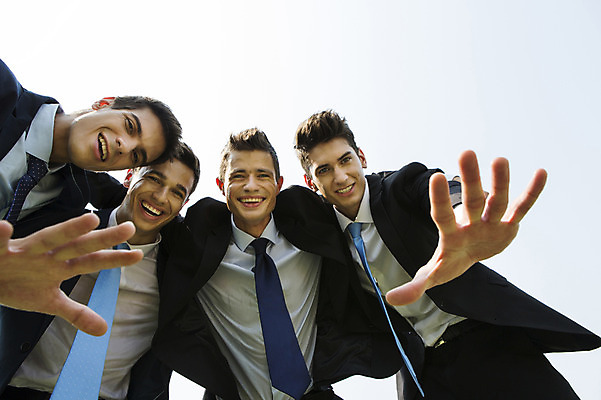 포토 JPG 주간 서양인 외국인 백인 해외기획촬영 남자 비즈니스 모션 골프장 2014년태국 서기 미소 사람 정장 손짓 여러명 상반신 성인 야외 앞모습 30대 비즈니스맨 손뻗기 남자만 성인남자만 장년만 장년남자만 성인만 국내포토 자연요소 옷 뷰포인트 다수 골프 스포츠시설 표정 인종 장년 직장인 파일형식