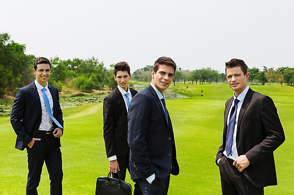 포토 JPG 주간 서양인 외국인 백인 해외기획촬영 남자 서류가방 비즈니스 모션 골프장 2014년태국 서기 미소 들기 사람 정장 잔디 여러명 상반신 성인 야외 앞모습 옆모습 30대 비즈니스맨 남자만 성인남자만 장년만 장년남자만 성인만 국내포토 자연요소 식물 옷 뷰포인트 다수 골프 가방 스포츠시설 표정 인종 장년 직장인 파일형식