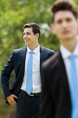 포토 JPG 주간 서양인 외국인 백인 해외기획촬영 남자 비즈니스 모션 골프장 2014년태국 서기 미소 사람 정장 잔디 상반신 성인 야외 두명 앞모습 30대 비즈니스맨 남자만 성인남자만 장년만 장년남자만 성인만 국내포토 자연요소 식물 옷 뷰포인트 골프 스포츠시설 표정 인종 장년 직장인 파일형식