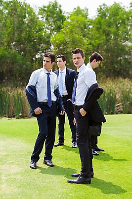 포토 JPG 주간 전신 서양인 외국인 나무 백인 해외기획촬영 남자 비즈니스 모션 골프장 2014년태국 서기 미소 사람 정장 잔디 여러명 성인 야외 앞모습 30대 재킷 비즈니스맨 벗기 남자만 성인남자만 장년만 장년남자만 성인만 국내포토 자연요소 식물 옷 뷰포인트 다수 골프 스포츠시설 표정 인종 장년 외투 직장인 파일형식