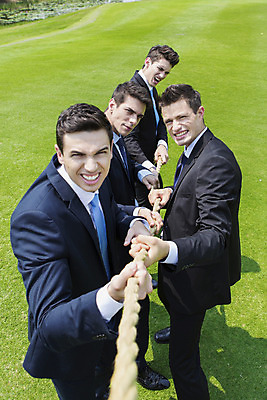 포토 JPG 주간 전신 서양인 외국인 백인 해외기획촬영 남자 밧줄 비즈니스 모션 골프장 2014년태국 서기 사람 정장 잔디 여러명 성인 야외 앞모습 30대 비즈니스맨 당기기 줄다리기 남자만 성인남자만 장년만 장년남자만 성인만 국내포토 자연요소 식물 옷 줄 뷰포인트 다수 골프 스포츠시설 놀이 인종 장년 직장인 파일형식