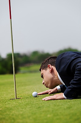 포토 JPG 주간 서양인 외국인 백인 해외기획촬영 남자 엎드리기 비즈니스 모션 골프장 골프공 2014년태국 한명 사람 정장 잔디 상반신 성인 야외 옆모습 30대 깃발 비즈니스맨 남자만 남자한명만 성인남자만 성인한명만 성인남자한명만 장년만 장년남자만 장년남자한명만 성인만 국내포토 자연요소 식물 1 옷 뷰포인트 골프 공 스포츠시설 골프용품 인종 장년 직장인 파일형식