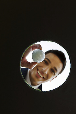 포토 JPG 주간 서양인 외국인 백인 해외기획촬영 남자 비즈니스 모션 골프장 골프공 2014년태국 한명 서기 미소 들기 사람 정장 잔디 상반신 성인 야외 앞모습 30대 비즈니스맨 남자만 남자한명만 성인남자만 성인한명만 성인남자한명만 장년만 장년남자만 장년남자한명만 성인만 국내포토 자연요소 식물 1 옷 뷰포인트 골프 공 스포츠시설 골프용품 표정 인종 장년 직장인 파일형식