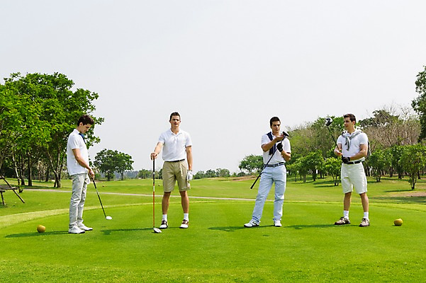 포토 JPG 주간 전신 서양인 외국인 백인 해외기획촬영 남자 골프 모션 골프장 2014년태국 서기 들기 사람 잔디 여러명 성인 야외 앞모습 옆모습 캐주얼 30대 골프채 남자만 성인남자만 장년만 장년남자만 성인만 국내포토 자연요소 식물 옷 뷰포인트 다수 스포츠시설 골프용품 인종 장년 구기 파일형식