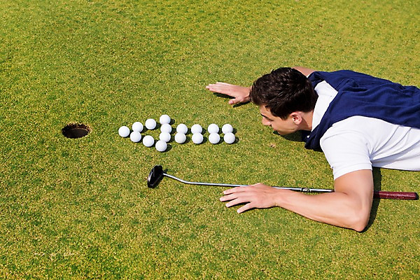 포토 JPG 주간 서양인 외국인 백인 해외기획촬영 남자 화살표 엎드리기 스포츠 골프 모션 골프장 골프공 2014년태국 한명 사람 잔디 상반신 성인 야외 앞모습 캐주얼 30대 골프채 남자만 남자한명만 성인남자만 성인한명만 성인남자한명만 장년만 장년남자만 장년남자한명만 성인만 국내포토 자연요소 식물 1 옷 뷰포인트 공 스포츠시설 골프용품 인종 장년 구기 파일형식