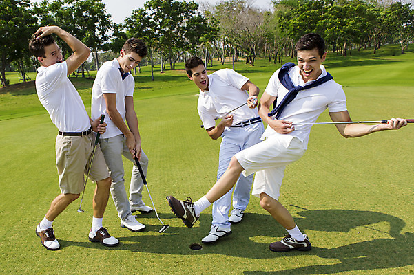 포토 JPG 주간 전신 서양인 외국인 백인 해외기획촬영 남자 스포츠 골프 장난 모션 골프장 2014년태국 서기 미소 들기 사람 잔디 여러명 성인 야외 앞모습 캐주얼 30대 우정 골프채 남자만 성인남자만 장년만 장년남자만 성인만 국내포토 자연요소 식물 옷 뷰포인트 다수 스포츠시설 골프용품 표정 인종 장년 친구 구기 파일형식