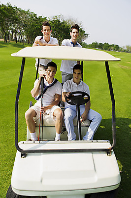 포토 JPG 주간 전신 서양인 외국인 백인 해외기획촬영 남자 스포츠 골프 모션 골프장 2014년태국 서기 미소 사람 앉기 잔디 여러명 성인 야외 앞모습 캐주얼 30대 운전 남자만 성인남자만 장년만 장년남자만 성인만 국내포토 자연요소 식물 옷 뷰포인트 다수 스포츠시설 표정 인종 장년 구기 파일형식