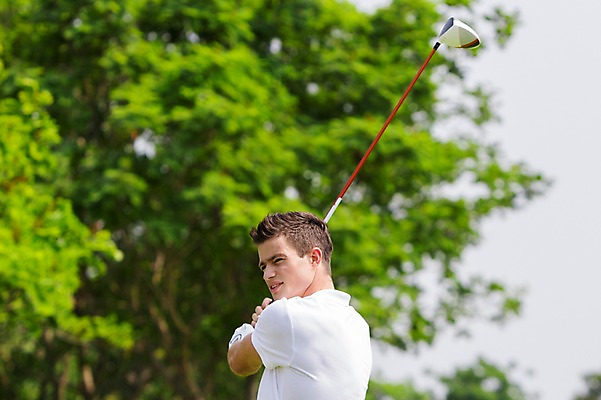 포토 JPG 주간 서양인 외국인 나무 백인 해외기획촬영 남자 스포츠 골프 모션 골프장 2014년태국 한명 서기 들기 사람 상반신 성인 야외 옆모습 캐주얼 30대 골프채 남자만 남자한명만 성인남자만 성인한명만 성인남자한명만 장년만 장년남자만 장년남자한명만 성인만 국내포토 자연요소 식물 1 옷 뷰포인트 스포츠시설 골프용품 인종 장년 구기 파일형식