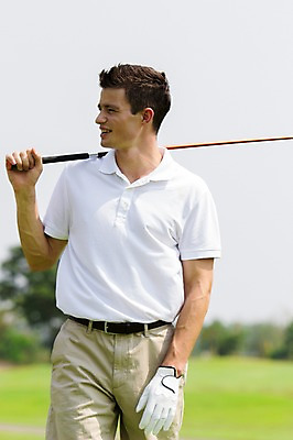 포토 JPG 주간 서양인 외국인 백인 해외기획촬영 남자 스포츠 장갑 골프 모션 골프장 2014년태국 한명 미소 들기 사람 잔디 상반신 성인 야외 앞모습 캐주얼 30대 걷기 골프채 남자만 남자한명만 성인남자만 성인한명만 성인남자한명만 장년만 장년남자만 장년남자한명만 성인만 국내포토 자연요소 식물 1 잡화 옷 뷰포인트 스포츠시설 골프용품 표정 인종 장년 구기 파일형식