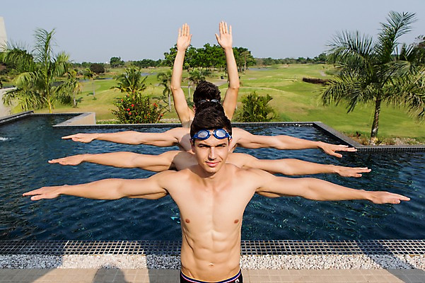 포토 JPG 주간 서양인 외국인 백인 해외기획촬영 남자 수영복 포즈 모션 팔벌리기 수영장 2014년태국 서기 사람 손짓 여러명 상반신 성인 야외 앞모습 30대 손들기 수영 물안경 남자만 성인남자만 장년만 장년남자만 성인만 국내포토 자연요소 옷 뷰포인트 다수 인종 장년 수상스포츠 수영용품 파일형식