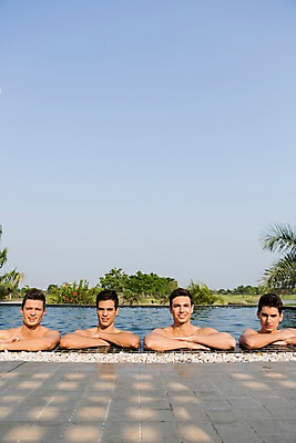 포토 JPG 주간 서양인 외국인 백인 해외기획촬영 남자 수영복 포즈 모션 수영장 2014년태국 서기 미소 사람 여러명 상반신 성인 야외 앞모습 30대 수영 우정 남자만 성인남자만 장년만 장년남자만 성인만 국내포토 자연요소 옷 뷰포인트 다수 표정 인종 장년 친구 수상스포츠 파일형식