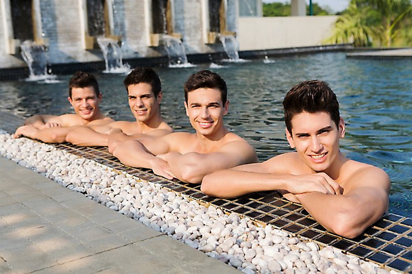 포토 JPG 주간 서양인 외국인 백인 해외기획촬영 남자 수영복 포즈 모션 수영장 2014년태국 서기 미소 사람 여러명 상반신 성인 야외 앞모습 30대 수영 우정 남자만 성인남자만 장년만 장년남자만 성인만 국내포토 자연요소 옷 뷰포인트 다수 표정 인종 장년 친구 수상스포츠 파일형식