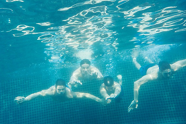 포토 JPG 주간 전신 서양인 외국인 백인 해외기획촬영 남자 수영복 모션 수영장 2014년태국 사람 여러명 성인 야외 앞모습 30대 수중 수영 남자만 성인남자만 장년만 장년남자만 성인만 수중사진 국내포토 자연요소 옷 뷰포인트 다수 인종 장년 수상스포츠 파일형식