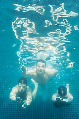 포토 JPG 주간 전신 서양인 외국인 백인 해외기획촬영 남자 수영복 모션 수영장 2014년태국 사람 성인 야외 앞모습 세명 30대 수중 수영 남자만 성인남자만 장년만 장년남자만 성인만 수중사진 국내포토 자연요소 옷 뷰포인트 인종 장년 수상스포츠 파일형식