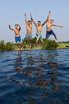 포토 JPG 주간 전신 서양인 외국인 백인 해외기획촬영 남자 수영복 모션 수영장 2014년태국 미소 사람 손짓 여러명 성인 야외 앞모습 30대 점프 수영 우정 손뻗기 남자만 성인남자만 장년만 장년남자만 성인만 국내포토 자연요소 옷 뷰포인트 다수 표정 인종 장년 친구 수상스포츠 파일형식