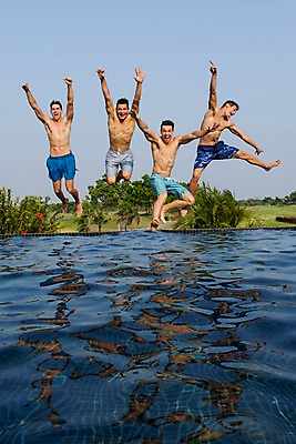 포토 JPG 주간 전신 서양인 외국인 백인 해외기획촬영 남자 수영복 모션 수영장 2014년태국 미소 사람 손짓 여러명 성인 야외 앞모습 30대 점프 수영 우정 손뻗기 남자만 성인남자만 장년만 장년남자만 성인만 국내포토 자연요소 옷 뷰포인트 다수 표정 인종 장년 친구 수상스포츠 파일형식