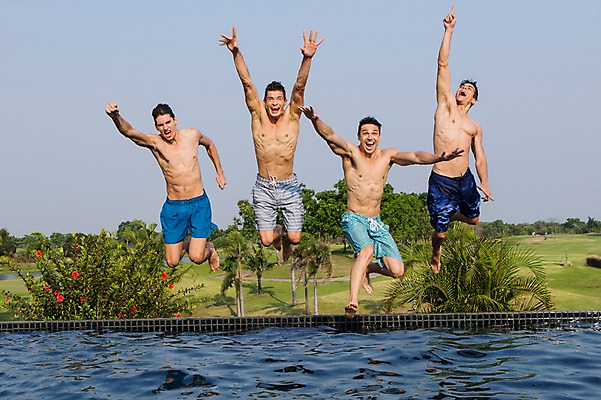 포토 JPG 주간 전신 서양인 외국인 백인 해외기획촬영 남자 수영복 모션 수영장 2014년태국 사람 손짓 여러명 성인 야외 앞모습 30대 점프 수영 우정 손뻗기 남자만 성인남자만 장년만 장년남자만 성인만 국내포토 자연요소 옷 뷰포인트 다수 인종 장년 친구 수상스포츠 파일형식