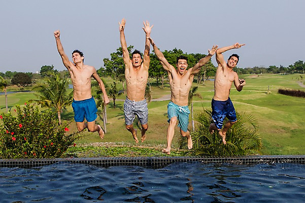 포토 JPG 주간 전신 서양인 외국인 백인 해외기획촬영 남자 수영복 모션 수영장 2014년태국 사람 손짓 여러명 성인 야외 앞모습 30대 점프 수영 우정 손뻗기 남자만 성인남자만 장년만 장년남자만 성인만 국내포토 자연요소 옷 뷰포인트 다수 인종 장년 친구 수상스포츠 파일형식