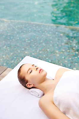 포토 JPG 주간 서양인 외국인 백인 해외기획촬영 여자 여유 모션 휴식 수영장 건강 2014년태국 한명 사람 상반신 20대 성인 야외 앞모습 수건 눕기 뷰티 눈감음 스파 침대 마사지 매끈함 편안함 의료성형뷰티 여자만 여자한명만 성인여자만 청년만 청년여자만 성인한명만 청년여자한명만 성인여자한명만 성인만 국내포토 자연요소 1 감정 뷰포인트 가구 컨셉 인종 청년 위생용품 감각 파일형식