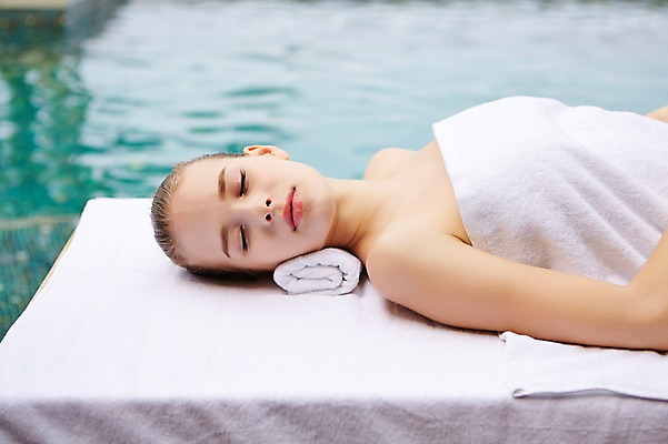 포토 JPG 주간 서양인 외국인 백인 해외기획촬영 여자 여유 모션 휴식 수영장 건강 2014년태국 한명 사람 상반신 20대 성인 야외 옆모습 수건 눕기 뷰티 눈감음 스파 침대 마사지 매끈함 편안함 의료성형뷰티 여자만 여자한명만 성인여자만 청년만 청년여자만 성인한명만 청년여자한명만 성인여자한명만 성인만 국내포토 자연요소 1 감정 뷰포인트 가구 컨셉 인종 청년 위생용품 감각 파일형식