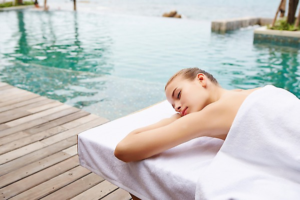 포토 JPG 주간 서양인 외국인 백인 해외기획촬영 여자 여유 엎드리기 모션 휴식 수영장 건강 2014년태국 한명 사람 상반신 20대 성인 야외 옆모습 수건 뷰티 눈감음 스파 침대 마사지 매끈함 편안함 의료성형뷰티 여자만 여자한명만 성인여자만 청년만 청년여자만 성인한명만 청년여자한명만 성인여자한명만 성인만 국내포토 자연요소 1 감정 뷰포인트 가구 컨셉 인종 청년 위생용품 감각 파일형식