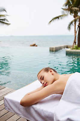 포토 JPG 주간 서양인 외국인 백인 해외기획촬영 여자 여유 엎드리기 모션 휴식 수영장 건강 2014년태국 한명 미소 사람 상반신 20대 성인 야외 옆모습 수건 뷰티 스파 침대 마사지 매끈함 편안함 의료성형뷰티 여자만 여자한명만 성인여자만 청년만 청년여자만 성인한명만 청년여자한명만 성인여자한명만 성인만 국내포토 자연요소 1 감정 뷰포인트 가구 컨셉 표정 인종 청년 위생용품 감각 파일형식