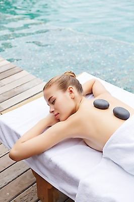 포토 JPG 주간 서양인 외국인 백인 해외기획촬영 여자 여유 엎드리기 모션 휴식 수영장 건강 2014년태국 한명 사람 상반신 20대 성인 야외 옆모습 수건 뷰티 눈감음 스파 침대 마사지 매끈함 편안함 스톤 의료성형뷰티 여자만 여자한명만 성인여자만 청년만 청년여자만 성인한명만 청년여자한명만 성인여자한명만 성인만 국내포토 자연요소 1 감정 뷰포인트 가구 컨셉 인종 청년 위생용품 감각 파일형식
