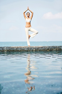 포토 JPG 주간 전신 서양인 외국인 백인 해외기획촬영 여자 여유 바다 요가 모션 하늘 수영장 건강 2014년태국 한명 서기 사람 손짓 20대 성인 야외 앞모습 눈감음 헬스 상쾌 합장 다리들기 의료성형뷰티 여자만 여자한명만 성인여자만 청년만 청년여자만 성인한명만 청년여자한명만 성인여자한명만 성인만 국내포토 자연요소 1 웰빙 감정 뷰포인트 인종 청년 운동 파일형식