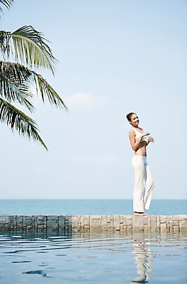 포토 JPG 주간 전신 서양인 외국인 백인 해외기획촬영 여자 여유 바다 요가 모션 하늘 나뭇잎 수영장 건강 2014년태국 한명 서기 미소 들기 사람 20대 성인 야외 옆모습 햇빛 헬스 물병 상쾌 의료성형뷰티 여자만 여자한명만 성인여자만 청년만 청년여자만 성인한명만 청년여자한명만 성인여자한명만 성인만 국내포토 자연요소 1 웰빙 감정 뷰포인트 잎 표정 인종 청년 운동 태양 물통 파일형식