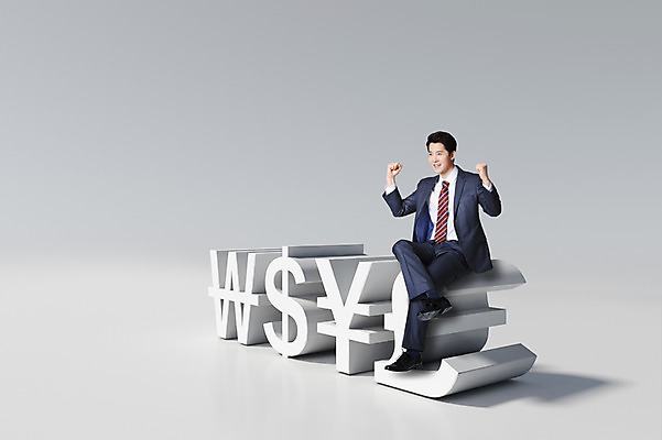 전신 PSD 편집이미지 남자 백그라운드 비즈니스 한명 사람 앉기 정장 성인 3D 기쁨 한국인 비즈니스맨 화폐기호 엔 합성 파운드 남자한명만 성인남자만 이미지편집 편집3D 1 기호 옷 감정 돈 모션 동양인 직장인 화폐 디지털합성 남자만 성인만 파일형식