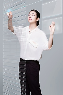 PSD 서양인 외국인 편집이미지 여자 한명 사람 3D 스크린 터치 가리킴 비즈니스우먼 집중 하이테크 유비쿼터스 여자만 여자한명만 이미지편집 편집3D 1 컨셉 비즈니스 기술 인종 손짓 직장인 디지털합성 파일형식