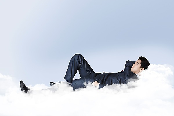 전신 PSD 구름 편집이미지 남자 여유 하늘 휴식 한명 사람 성인 3D 한국인 비즈니스맨 편안함 남자한명만 성인남자만 이미지편집 편집3D 자연요소 1 감정 컨셉 비즈니스 동양인 직장인 감각 디지털합성 남자만 성인만 파일형식