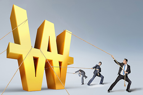 전신 PSD 서양인 외국인 편집이미지 남자 줄 컬러 비즈니스 사람 정장 성인 세명 금융 경제 3D 한국인 비즈니스맨 화폐기호 황금 당기기 성인남자만 이미지편집 편집3D 기호 옷 모션 동양인 인종 직장인 화폐 디지털합성 남자만 성인만 파일형식