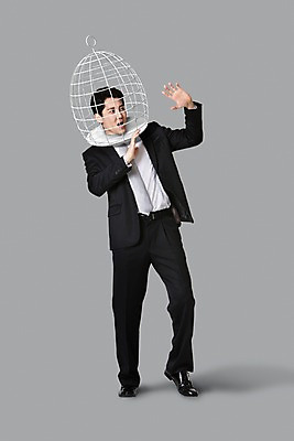 PSD 편집이미지 남자 비즈니스 스트레스 한명 사람 성인 3D 한국인 업무 비즈니스맨 탈출 감옥 새장 도피 철장 남자한명만 성인남자만 이미지편집 편집3D 1 컨셉 동양인 작업 직장인 디지털합성 케이지 남자만 성인만 파일형식