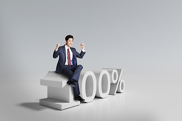 전신 PSD 편집이미지 남자 비즈니스 성공 한명 사람 앉기 정장 성인 숫자 3D 기쁨 한국인 비즈니스맨 백 퍼센트 합성 남자한명만 성인남자만 이미지편집 편집3D 문자 1 옷 감정 컨셉 모션 동양인 직장인 특수기호 디지털합성 남자만 성인만 파일형식