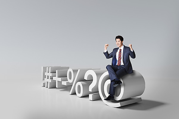전신 PSD 편집이미지 기호 남자 백그라운드 비즈니스 성공 한명 사람 앉기 정장 성인 3D 파이팅 기쁨 한국인 물음표 비즈니스맨 퍼센트 느낌표 하이픈 합성 골뱅이기호 남자한명만 성인남자만 해시태그 이미지편집 편집3D 문자 1 옷 감정 컨셉 모션 동양인 직장인 특수기호 디지털합성 특수문자 남자만 성인만 파일형식