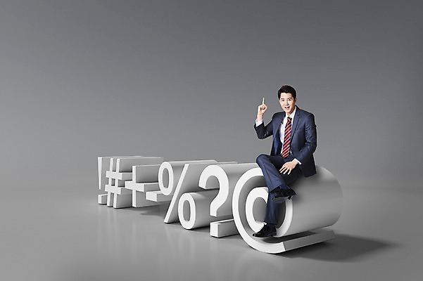 전신 PSD 편집이미지 기호 남자 비즈니스 한명 사람 앉기 정장 성인 3D 한국인 물음표 비즈니스맨 퍼센트 느낌표 하이픈 합성 골뱅이기호 남자한명만 성인남자만 해시태그 이미지편집 편집3D 문자 1 옷 모션 동양인 직장인 특수기호 디지털합성 특수문자 남자만 성인만 파일형식