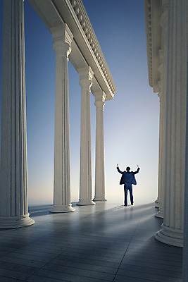 주간 전신 PSD 편집이미지 남자 비즈니스 성공 팔벌리기 한명 사람 정장 성인 야외 건물 뒷모습 햇빛 3D 기쁨 한국인 기둥 비즈니스맨 합성 남자한명만 성인남자만 이미지편집 편집3D 자연요소 1 건축물 옷 건축 감정 뷰포인트 컨셉 모션 동양인 태양 직장인 디지털합성 남자만 성인만 파일형식