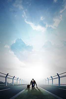 주간 PSD 구름 편집이미지 남자 도로 포즈 서류가방 비즈니스 하늘 한명 사람 성인 야외 달리기 햇빛 3D 일출 한국인 비즈니스맨 준비 합성 준비자세 남자한명만 성인남자만 이미지편집 편집3D 자연요소 1 길 가방 교통시설 모션 동양인 태양 노을 직장인 디지털합성 남자만 성인만 파일형식