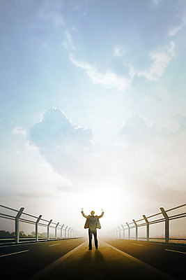 주간 전신 PSD 구름 편집이미지 남자 도로 비즈니스 하늘 성공 팔벌리기 한명 사람 성인 야외 뒷모습 햇빛 3D 기쁨 한국인 비즈니스맨 고속도로 남자한명만 성인남자만 이미지편집 편집3D 자연요소 1 감정 길 뷰포인트 컨셉 교통시설 모션 동양인 태양 직장인 디지털합성 남자만 성인만 파일형식
