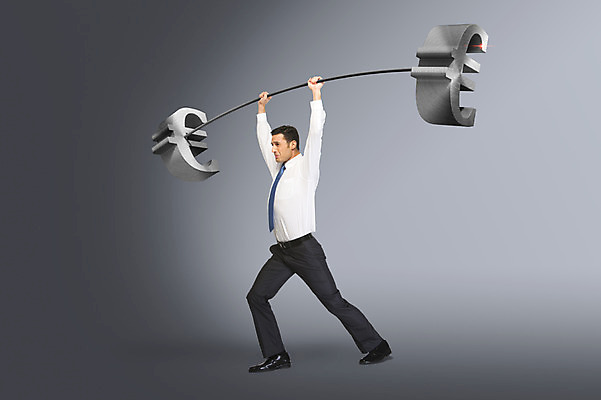 전신 PSD 서양인 외국인 편집이미지 남자 비즈니스 한명 들기 사람 정장 성인 금융 경제 3D 유로 비즈니스맨 화폐기호 역기 남자만 남자한명만 성인남자만 성인만 이미지편집 편집3D 1 기호 옷 돈 모션 인종 직장인 화폐 디지털합성 파일형식