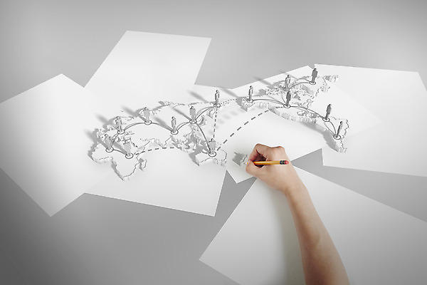 PSD 편집이미지 손 종이 세계지도 지도 한명 신체부위 글로벌 연필 3D 피규어 스케치 합성 이미지편집 편집3D 1 학용품 미술 사람 세계 필기구 미니어처 디지털합성 파일형식