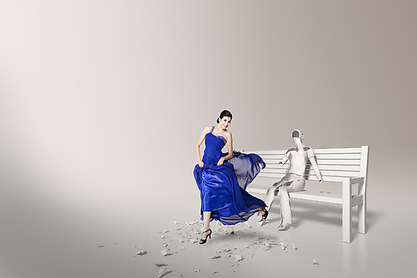 PSD 서양인 외국인 편집이미지 드레스 여자 컬러 벤치 의자 틀 한명 사람 성인 파란색 3D 껍질 파편 합성 석고상 깨짐 변신 탈피 여자만 여자한명만 성인여자만 성인만 이미지편집 편집3D 1 옷 가구 컨셉 인종 디지털합성 파일형식