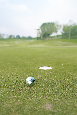 주간 PSD 나무 식물 편집이미지 지구 공 골프장 잔디 사람없음 야외 아웃포커스 글로벌 지구본 3D 구멍 합성 이미지편집 편집3D 자연요소 골프 스포츠시설 촬영기법 디지털합성 파일형식