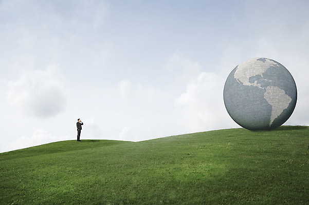 주간 전신 PSD 식물 편집이미지 남자 지구 비즈니스 자연 하늘 한명 서기 사람 정장 잔디 성인 야외 글로벌 지구본 3D 비즈니스맨 합성 남자만 남자한명만 성인남자만 성인만 이미지편집 편집3D 자연요소 1 옷 모션 직장인 디지털합성 생태계 파일형식