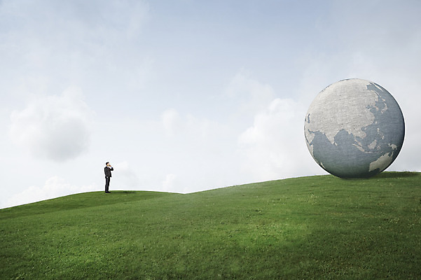 주간 전신 PSD 식물 편집이미지 남자 지구 비즈니스 하늘 한명 서기 사람 정장 잔디 성인 야외 글로벌 지구본 3D 비즈니스맨 합성 남자만 남자한명만 성인남자만 성인만 이미지편집 편집3D 자연요소 1 옷 모션 직장인 디지털합성 파일형식