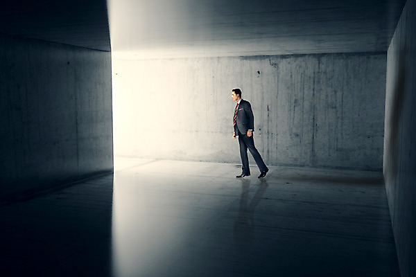 전신 PSD 편집이미지 남자 비즈니스 출입구 실내 한명 서기 사람 성인 빛 3D 한국인 비즈니스맨 복도 남자한명만 성인남자만 이미지편집 편집3D 1 모션 동양인 내부 직장인 디지털합성 남자만 성인만 파일형식